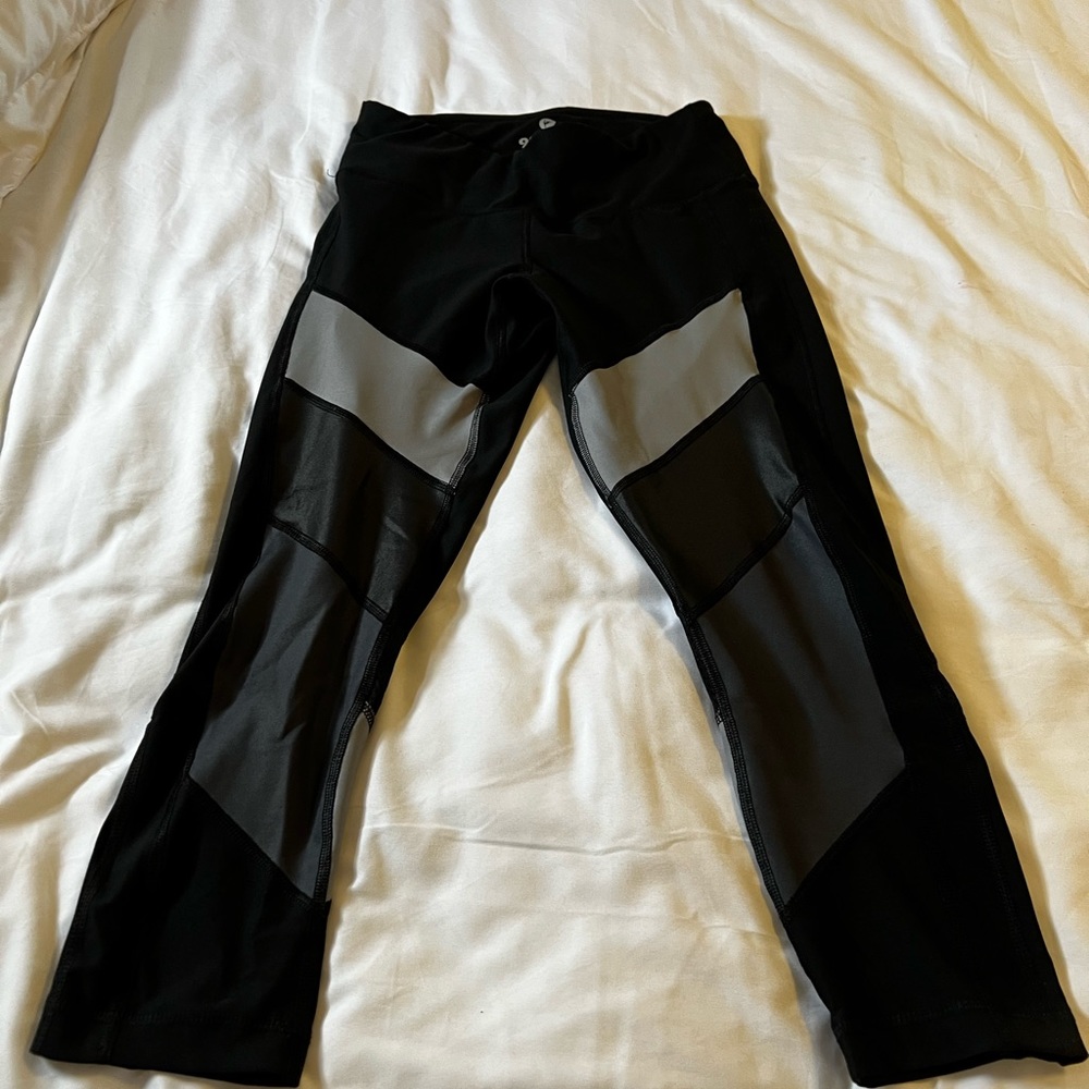 Black crop leggings